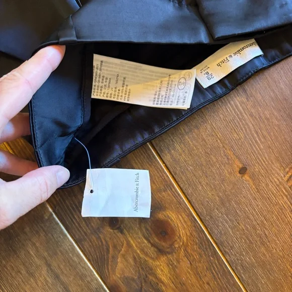 New with Tags Abercrombie & Fitch Sloan Tailored
Pant Satin in Black Size 8 - Picture 10 of 11